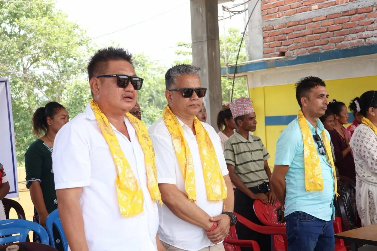 शैक्षिक सामग्री वितरण समारोह — नगर प्रमुख